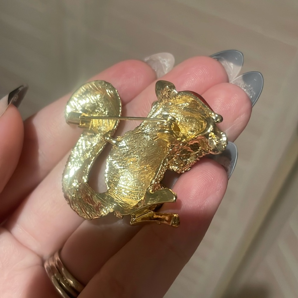 Squirrel Brooch - Picture 3 of 5
